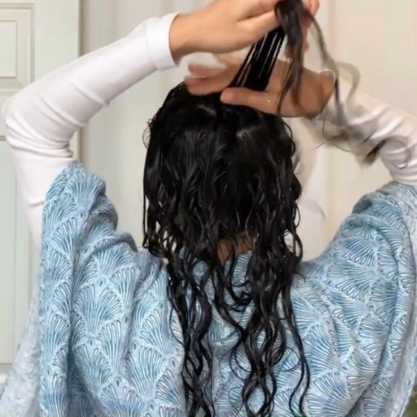 Styling the back of curly hair